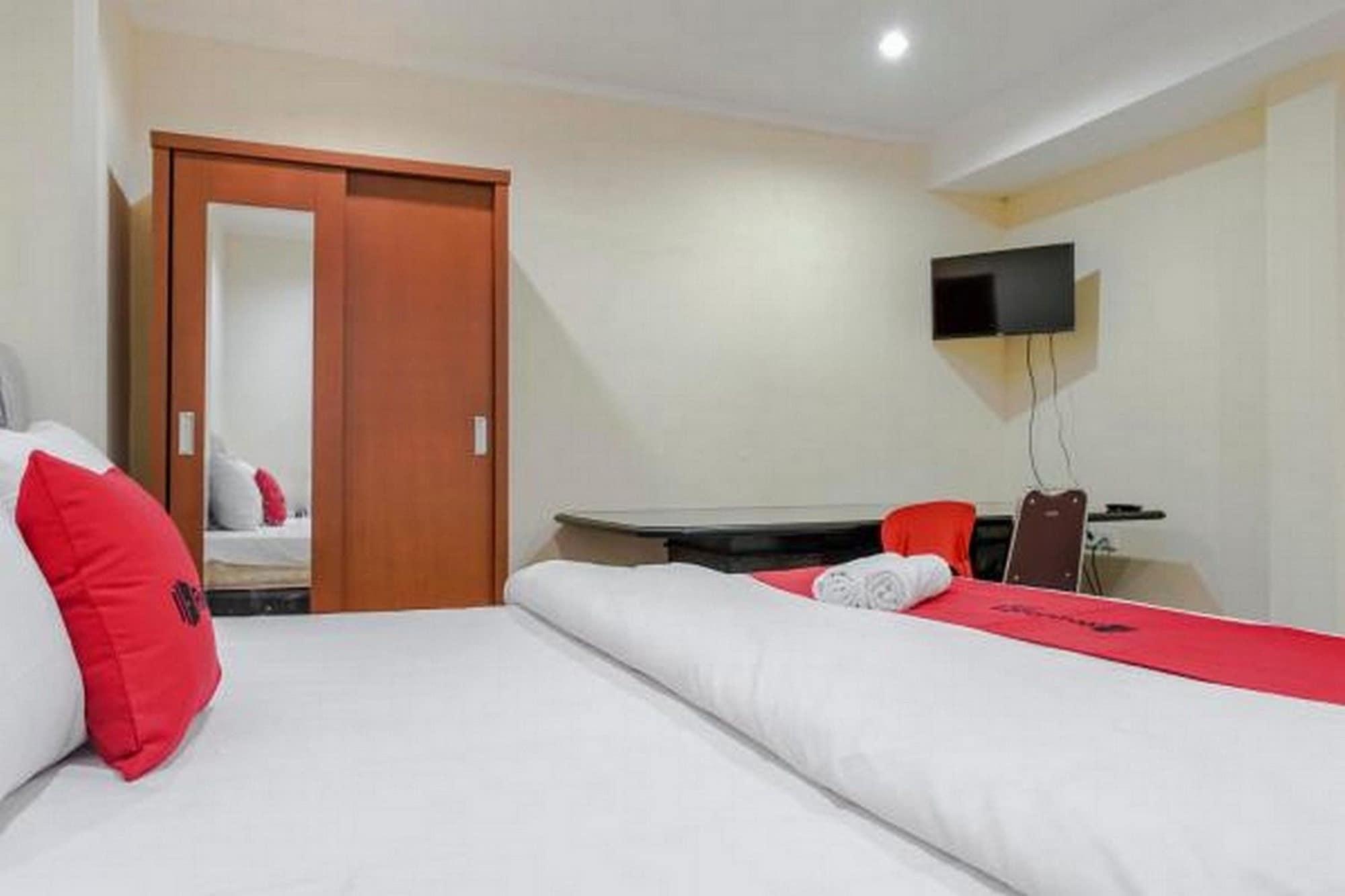 Reddoorz @ Jalan Biak Roxy Cakarta Dış mekan fotoğraf